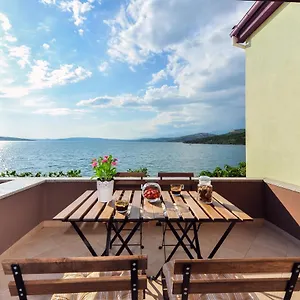 https://apartmani-peri-1-meka-draga.hotelinzadar.com